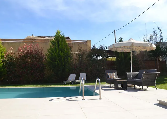 Corfu Town Garden House بيت للعطل